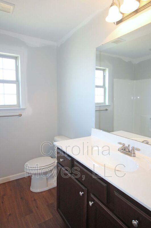 Building Photo - 423 Peaksview Dr