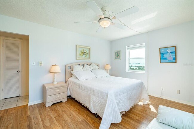 Building Photo - 420 64th Ave