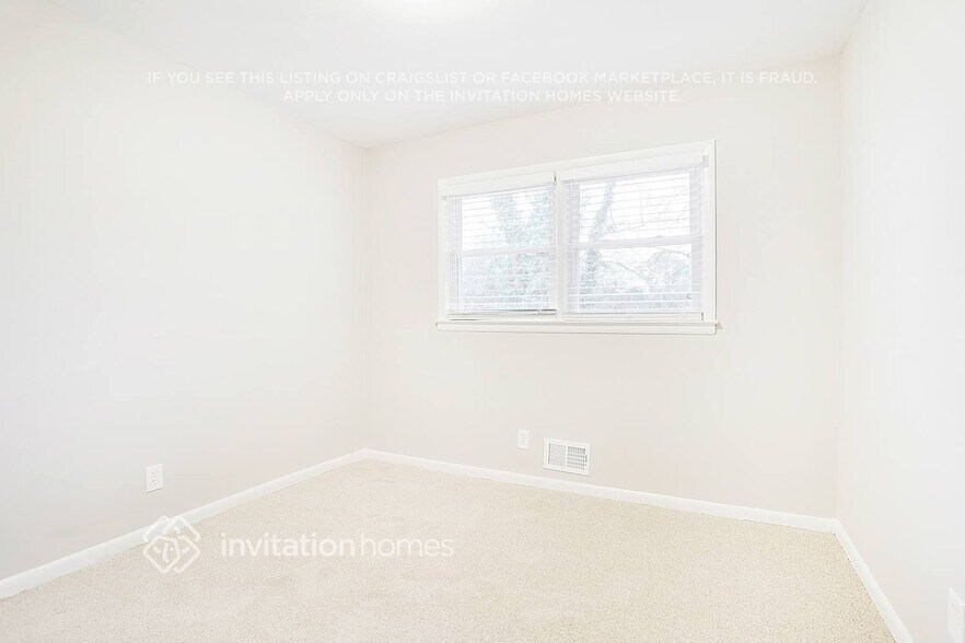 Building Photo - 1588 Hampshire Pl
