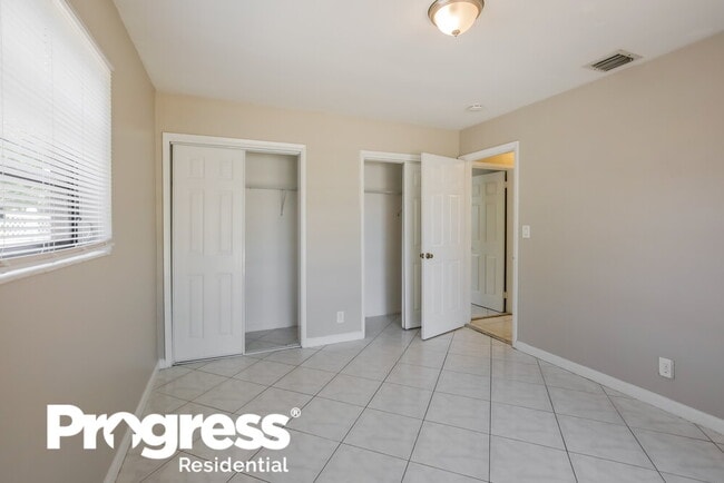 Building Photo - 770 NE 50th Ct