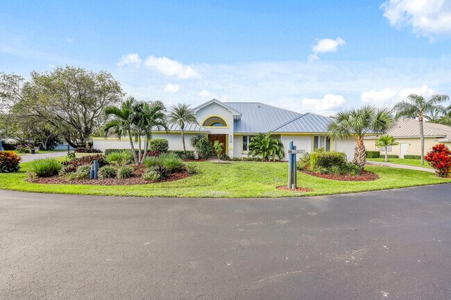 Building Photo - 8120 SE Waterway Dr