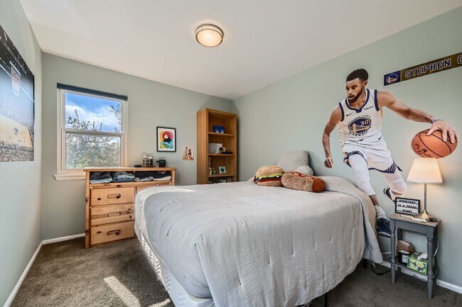 Building Photo - Furnished Downtown Louisville 5BDR Gem