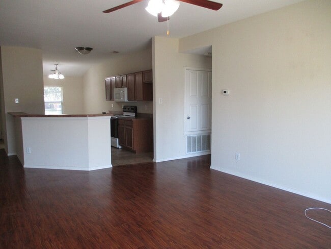 Building Photo - $1995 / 3br – 1648 ft2 - 3/2/2 w/Office ready to move in Brookville Estates (Forney)