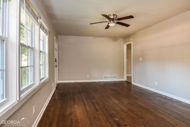 Building Photo - 4855 Campbellton Rd SW