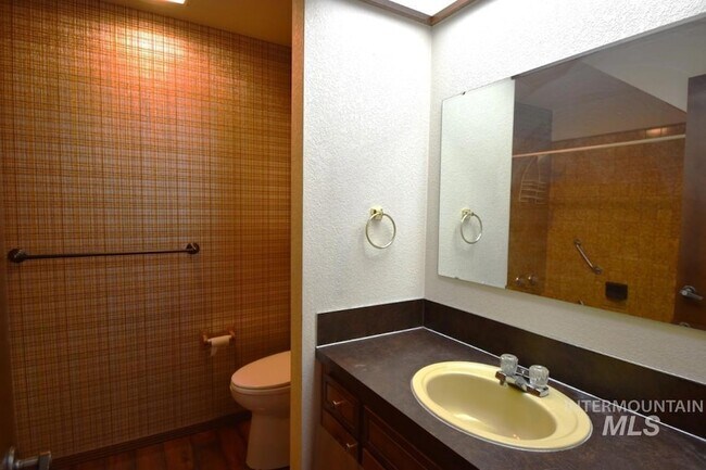 Building Photo - 7344 Modoc St