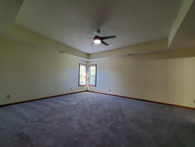 Building Photo - 324 Redwood Blvd