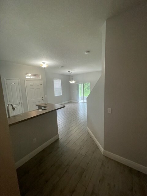 Building Photo - 2304 Betsy Ross Ln