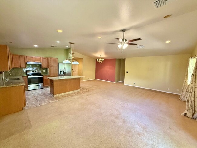 Building Photo - 3 Bedroom / 2 Bathroom House for Rent in Waikapu Gardens!