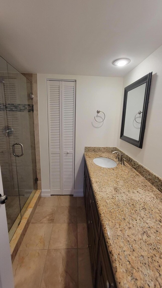 Building Photo - 117 1st Ct