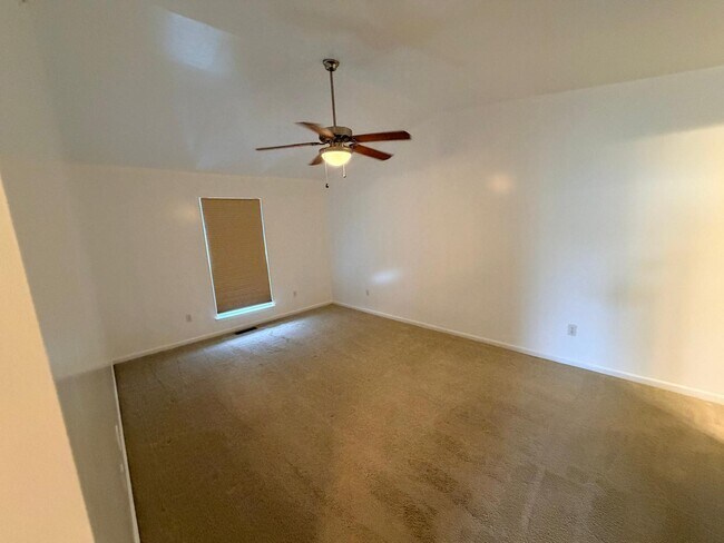 Building Photo - 26201 Chesapeake Cir
