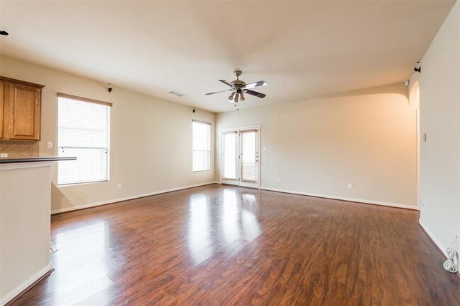 Building Photo - 913 Brighton Pl