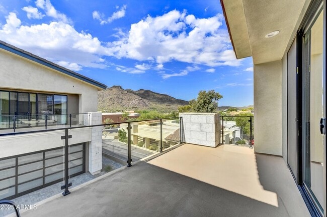 Building Photo - 1 Easy St