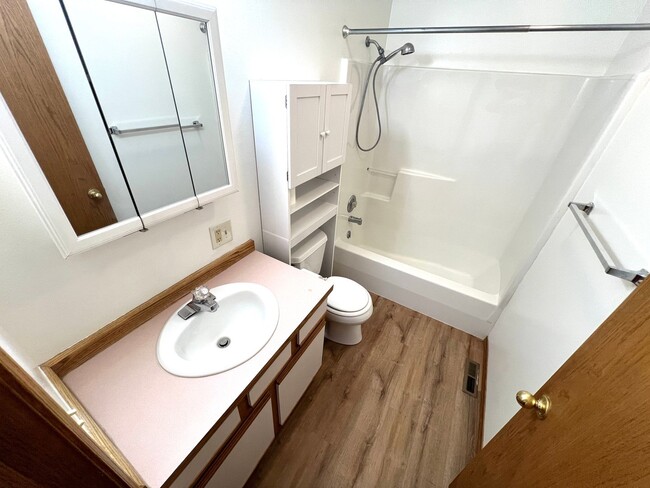 Building Photo - Pet Friendly 2 Bed 1 Bath Single Family Ho...