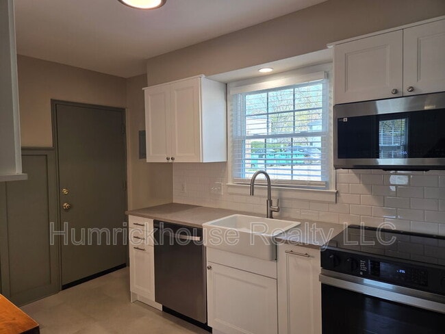 Building Photo - 324 Wakefield Dr