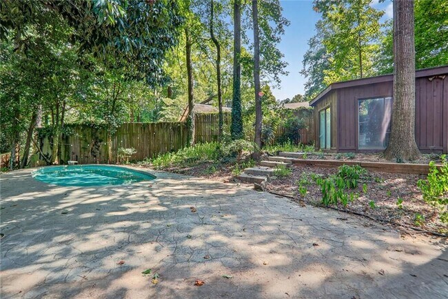 Building Photo - 2817 Thornridge Dr