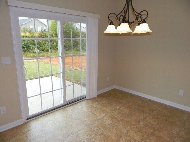 Building Photo - 899 Westlawn Dr