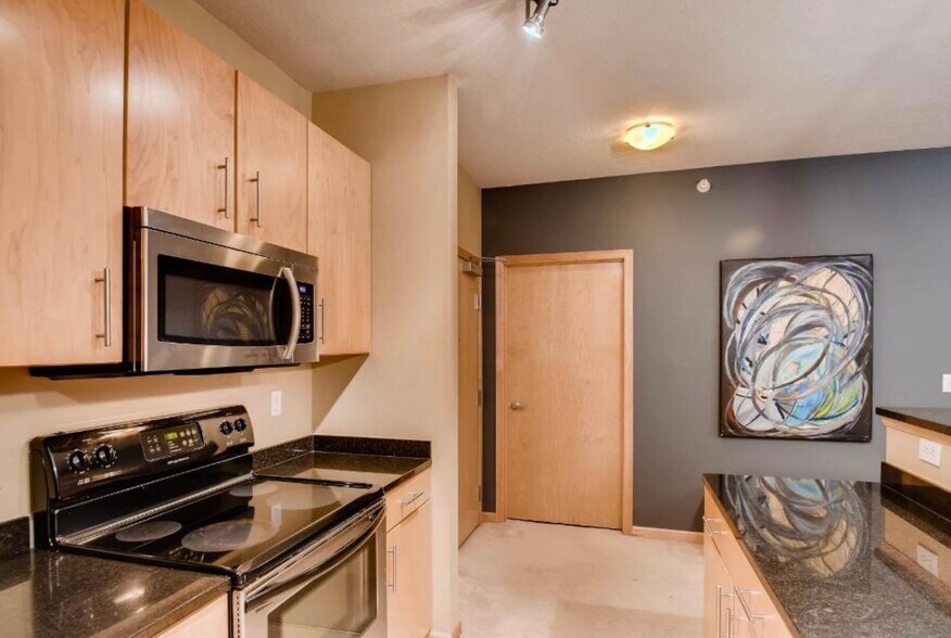 Building Photo - 7600 Lyndale Ave S