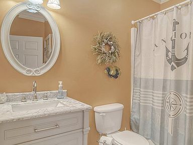 Building Photo - This exquisite condo boasts breathtaking o...