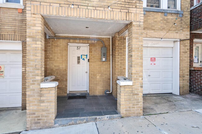 Building Photo - 37 64th St