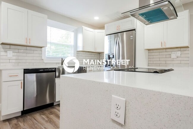 Building Photo - 4 Bedroom Pet-Friendly Home in Tampa, FL w...