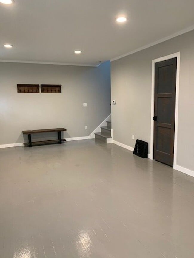 Building Photo - Renovated Modern Duplex