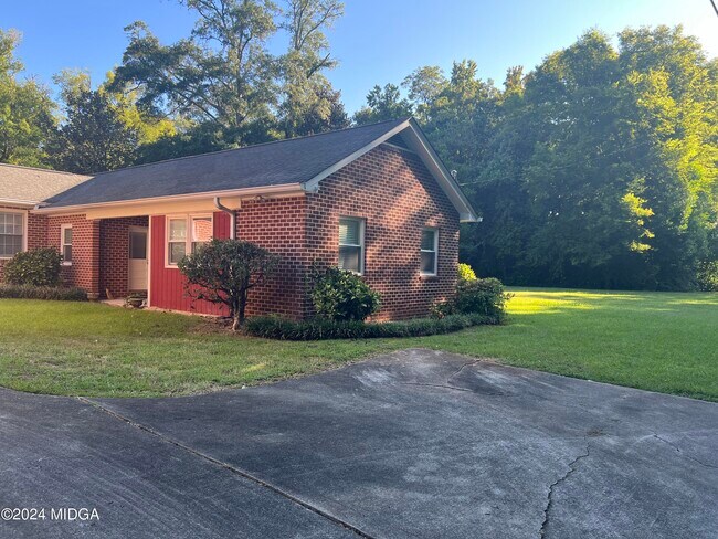 Building Photo - 110 Bragg St