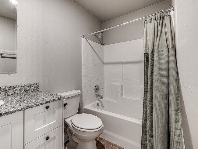 Building Photo - Newer home in the heart of OKC + 5 bedrooms + 5 bathrooms + 2 car garage