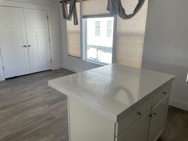 Building Photo - 3855 Gartmore Ln