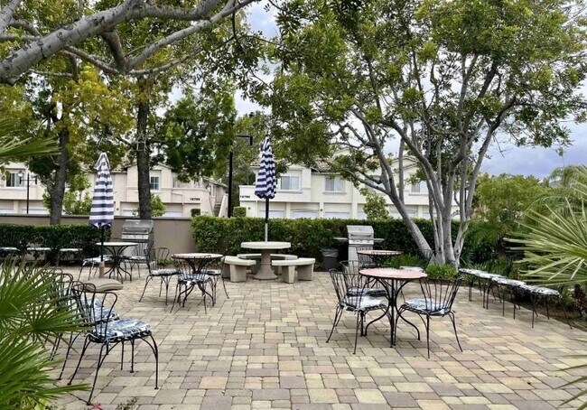 Building Photo - 18674 Caminito Cantilena