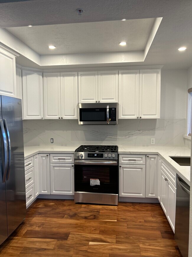 New kitchen - 2601 S Broadmoor Dr