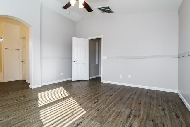 Building Photo - 16871 W Portland St