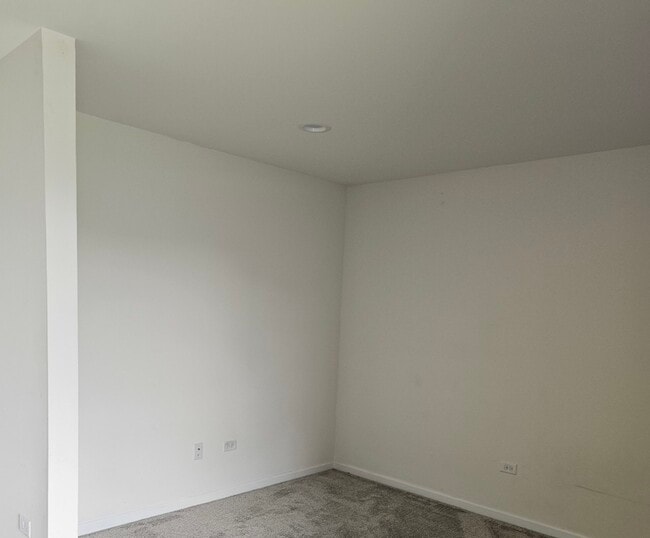 Building Photo - 858 Finley Dr