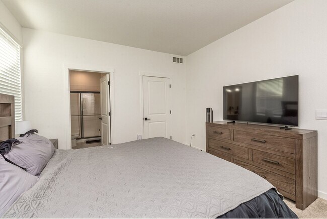 Building Photo - Single Family Home for Rent in Desirable L...