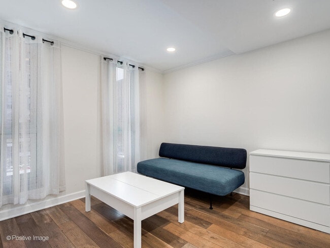 Building Photo - 21 W Goethe St