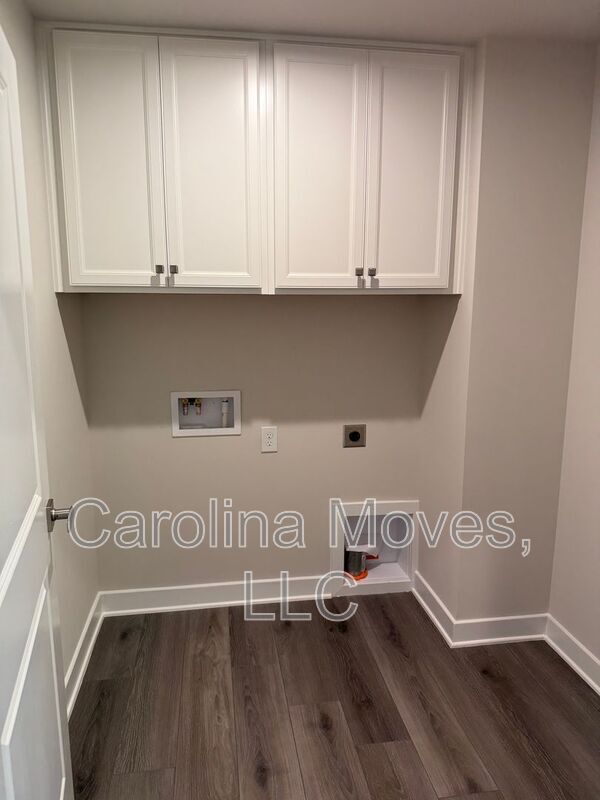 Building Photo - 7071 Glass Ct