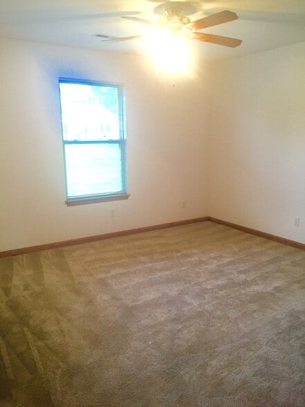 Building Photo - 1503 Blue Bonnet St