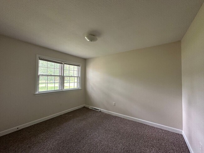 Building Photo - River Bend #13