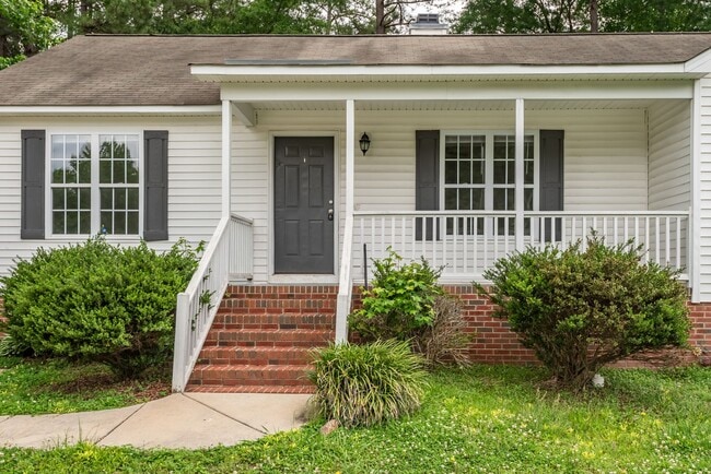 Building Photo - Single Family 3 bedroom plus a flex room- Available August 12th