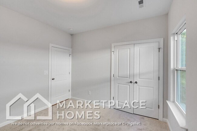 Building Photo - 3910 Standish Dr