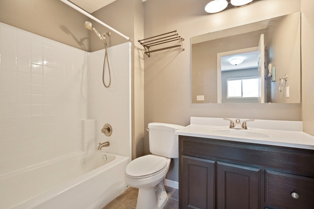 Upstairs bathroom - 150 Ranae Dr