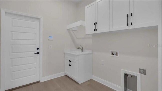 Building Photo - 6980 Bentridge Dr