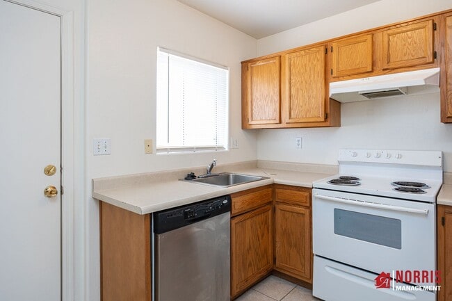 Building Photo - 9874 W Leander Dr