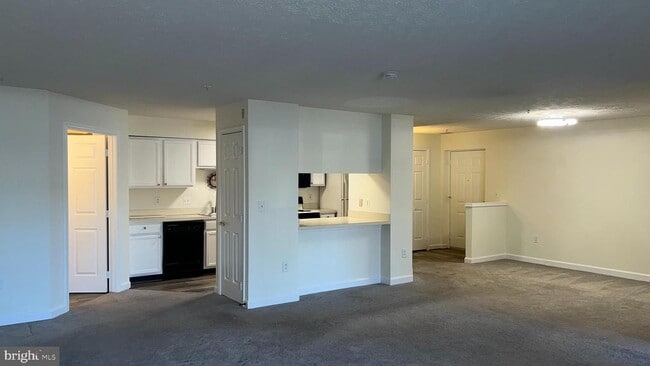 Building Photo - 625 Admiral Dr