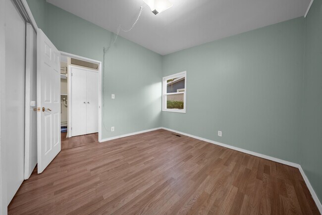 Building Photo - 870 Taylor Ave