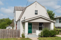 Building Photo - 735 Emerald Ave NE