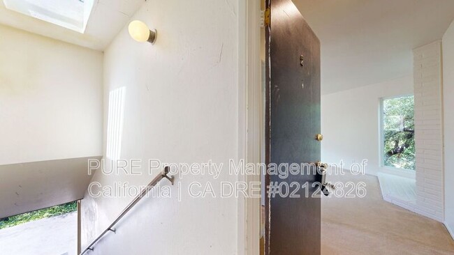 Building Photo - 236 San Carlos Ave