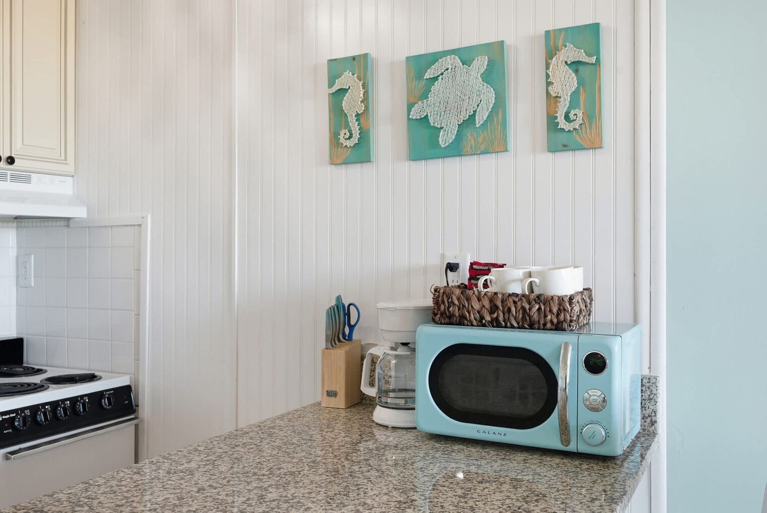 Building Photo - 8817 S Thomas Dr