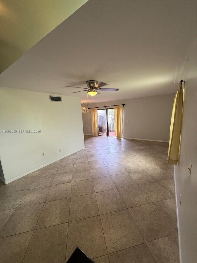 Building Photo - 10661 SW 113th Pl