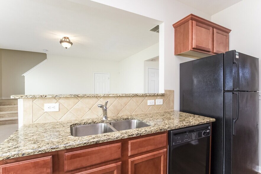 Building Photo - 815 Forsythia Way