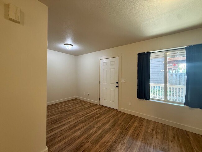 Building Photo - 683 SE 197th Ave